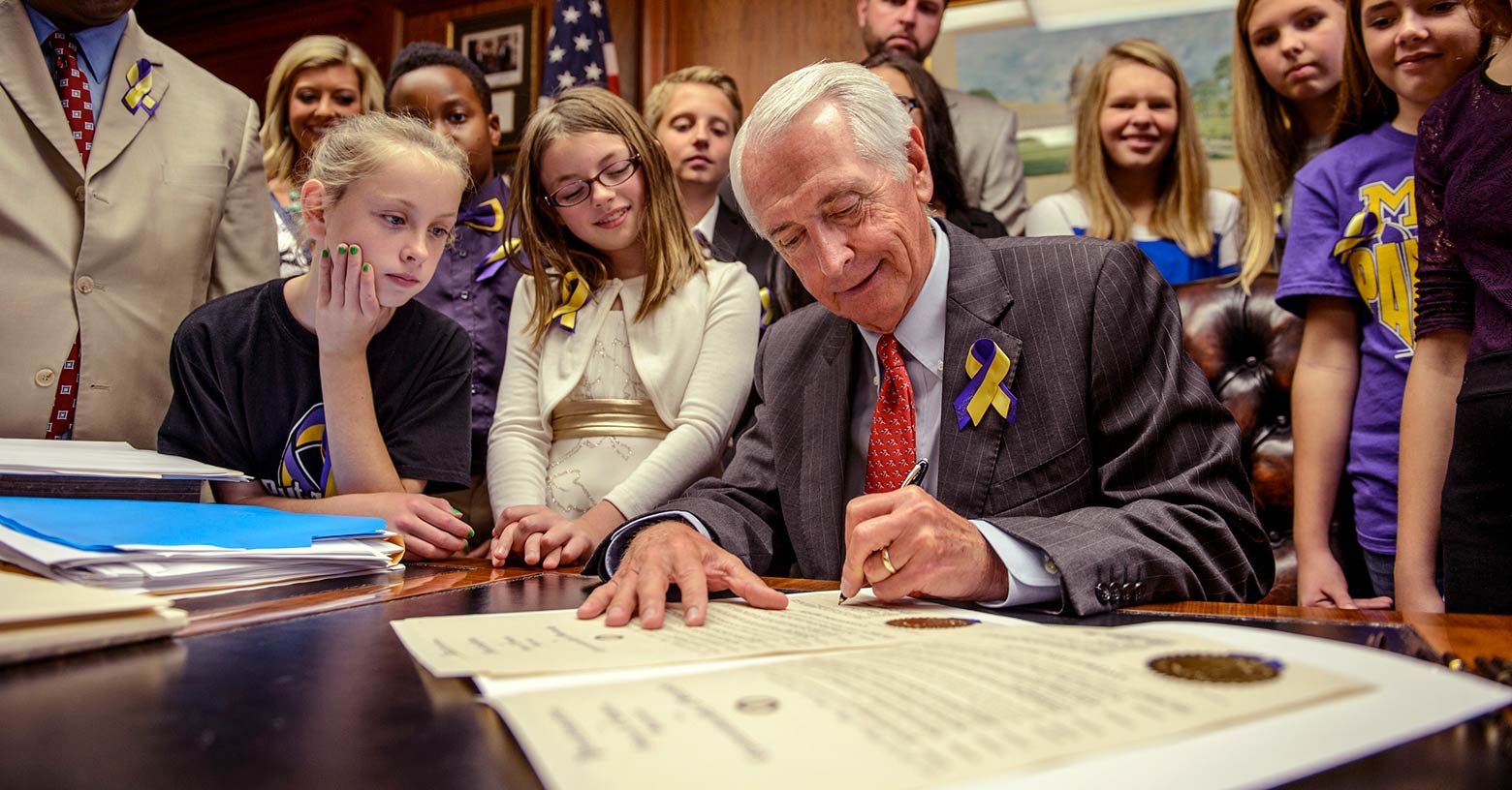 Gov. Steve Beshear signs healthcare legislation